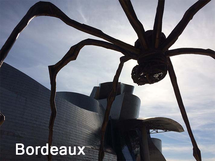 La sculpture monumentale de Louise Bourgeois à Bordeaux est un attrait touristique